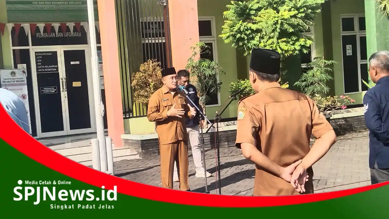 Sinergi dan Dedikasi  Ojo mentas sakdurunge Tuntas dalam Apel Pagi Kecamatan Benjeng. 